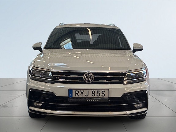 Volkswagen Tiguan Allspace 2 of 5