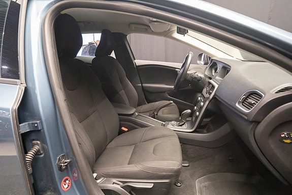 Volvo V40 14 of 19