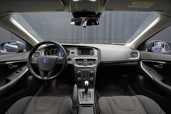 Volvo V40 12 of 19