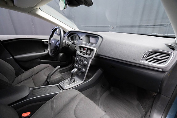 Volvo V40 11 of 19