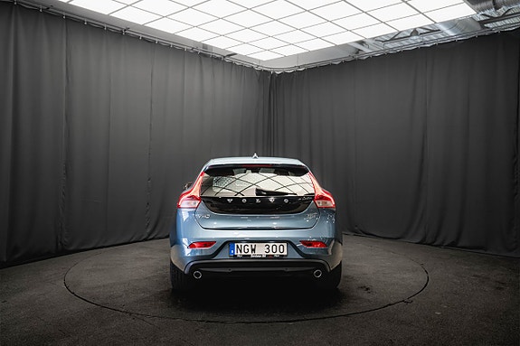Volvo V40 7 of 19