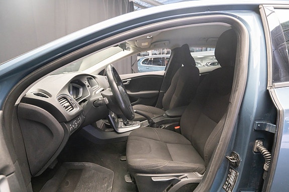 Volvo V40 13 of 19