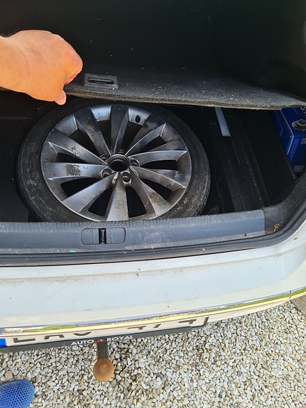Volkswagen Passat CC 3 of 5