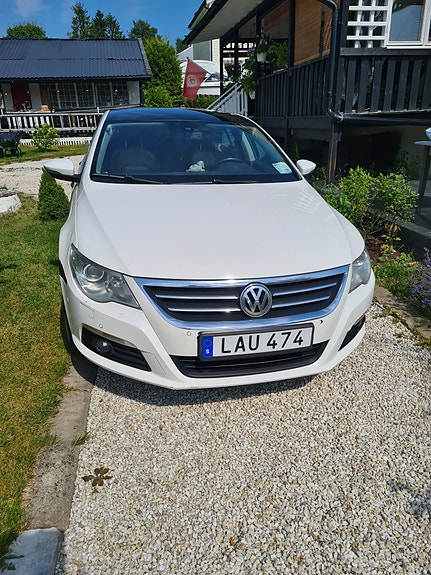 Volkswagen Passat CC 2 of 5