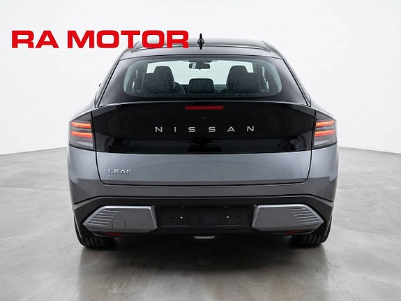 Nissan Leaf 5 of 11