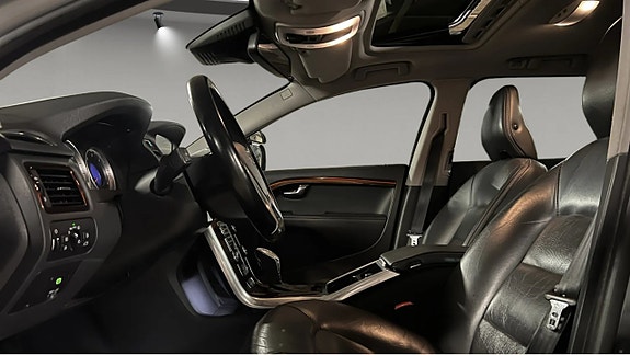 Volvo XC70 4 of 5