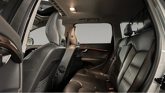 Volvo XC70 7 of 7