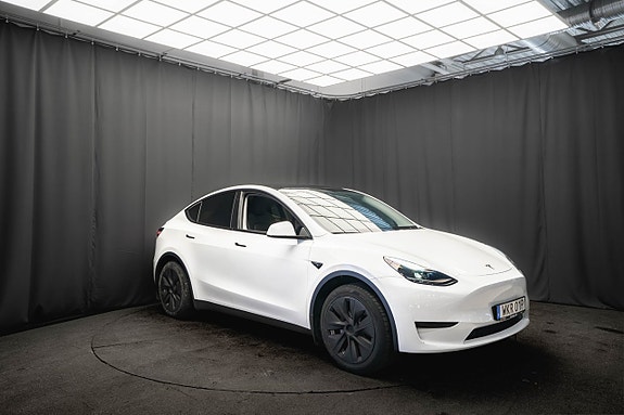 Tesla Model Y 5 of 5