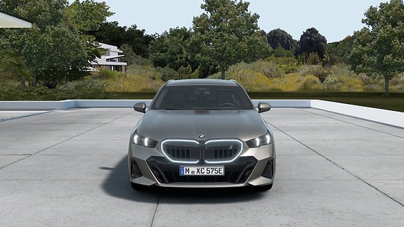 BMW i5 3 of 5