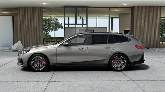 BMW i5 4 of 5