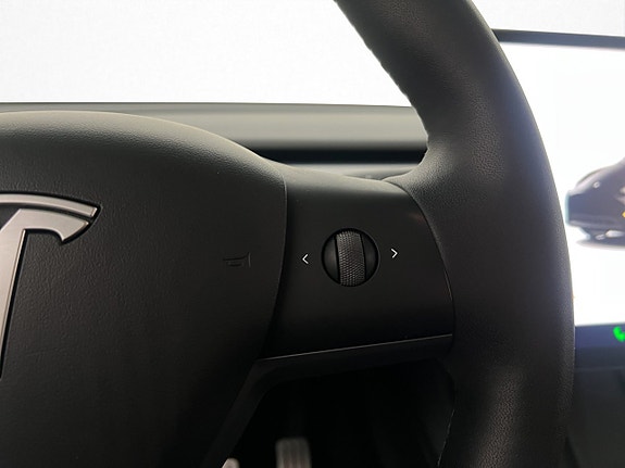 Tesla Model Y 20 of 30