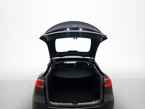 Tesla Model Y 10 of 30
