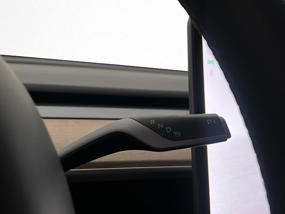 Tesla Model Y 27 of 30