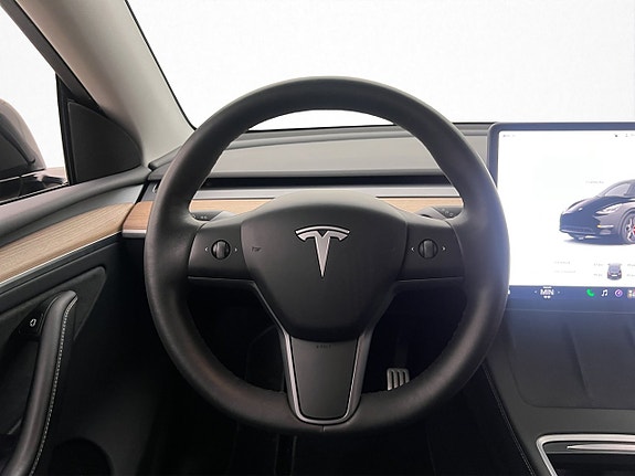 Tesla Model Y 12 of 30