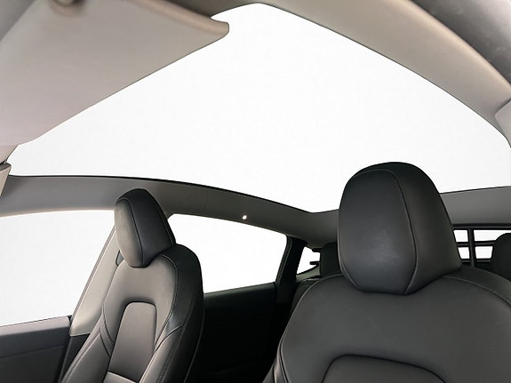 Tesla Model Y 14 of 30