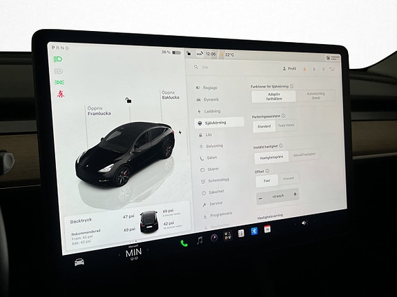 Tesla Model Y 24 of 30