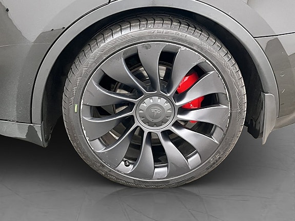 Tesla Model Y 29 of 30