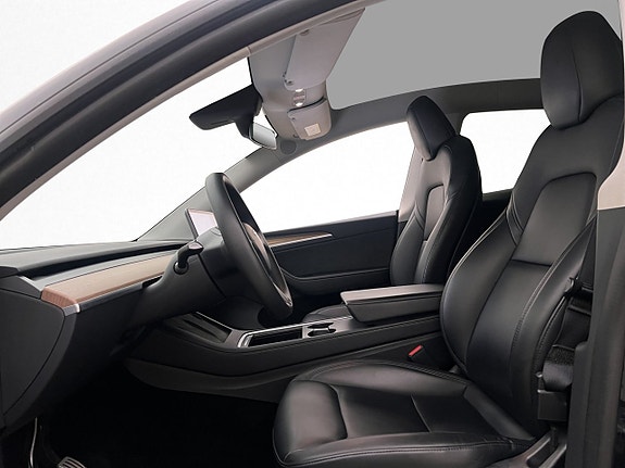 Tesla Model Y 13 of 30