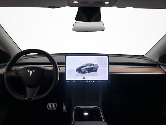 Tesla Model Y 18 of 30
