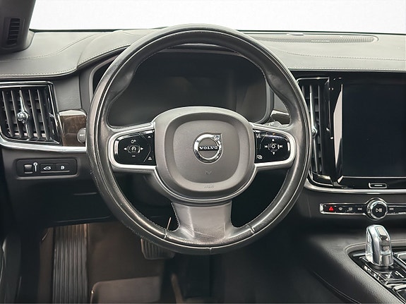 Volvo V90 10 of 30