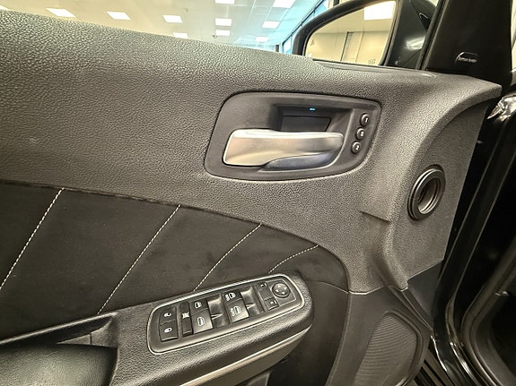 Dodge Charger 10 of 15