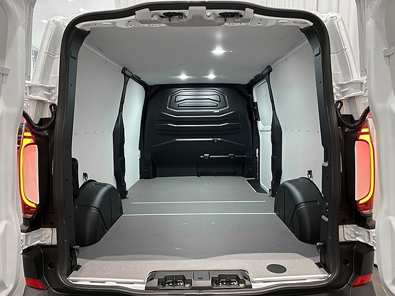 Volkswagen Transporter 4 of 13
