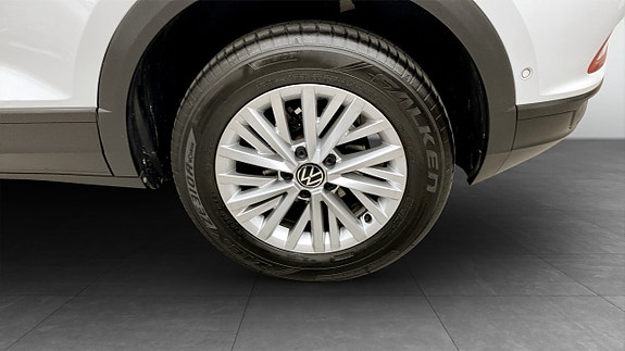 Volkswagen T-Roc 6 of 12