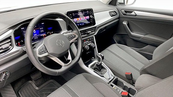 Volkswagen T-Roc 7 of 12