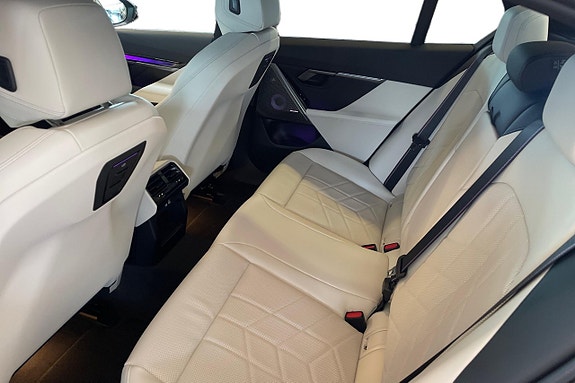 BMW 530e 14 of 24