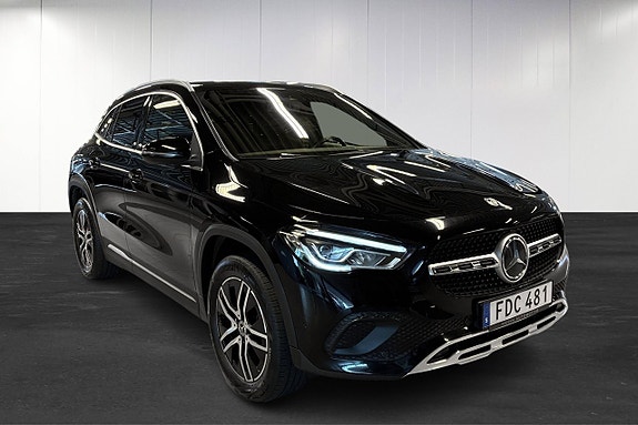 Mercedes-Benz GLA200 d 2 of 5