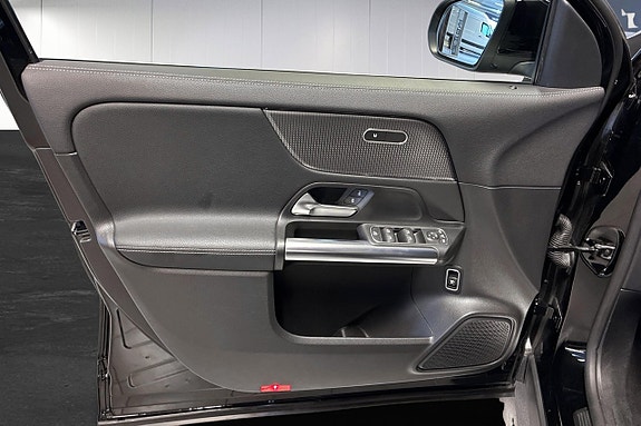 Mercedes-Benz GLA200 d 13 of 23