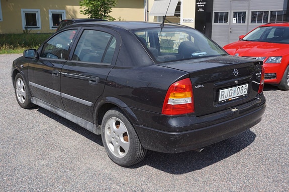 Opel Astra 2 of 5