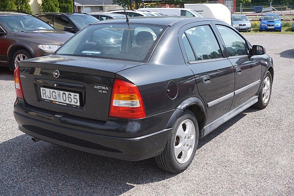 Opel Astra 3 of 5
