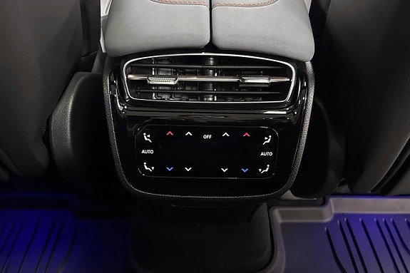 Mercedes-Benz EQS450 SUV 16 of 18