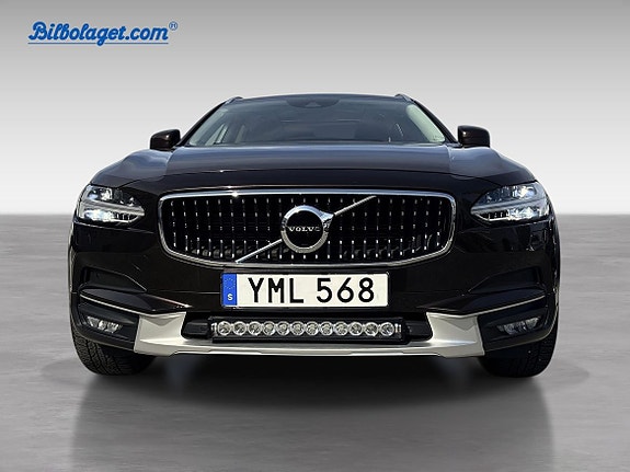 Volvo V90 Cross Country 2 of 5