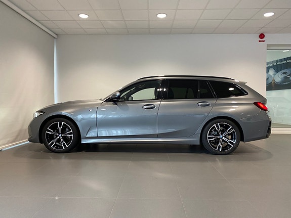 BMW 320d 2 of 12