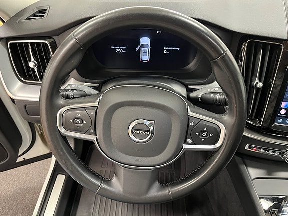 Volvo XC60 13 of 26