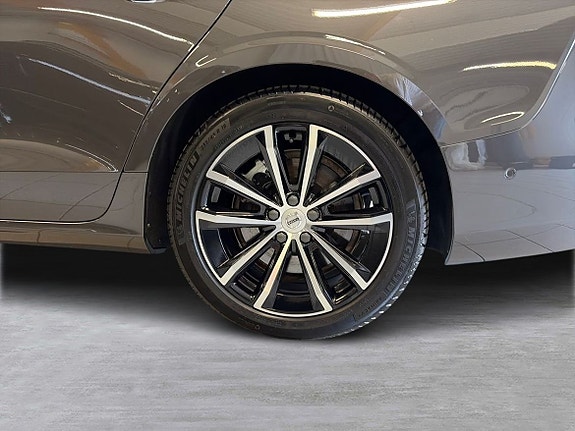 Volvo V60 3 of 12