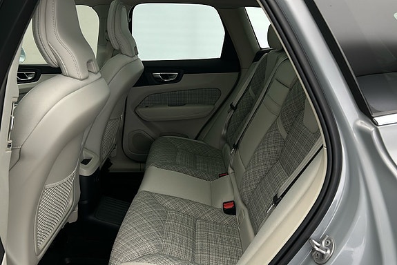 Volvo XC60 13 of 30