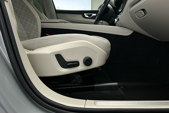 Volvo XC60 21 of 30