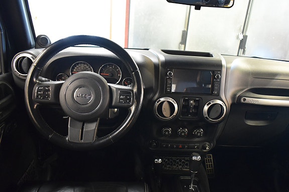 Jeep Wrangler Unlimited 6 of 25