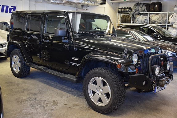 Jeep Wrangler Unlimited 2 of 5