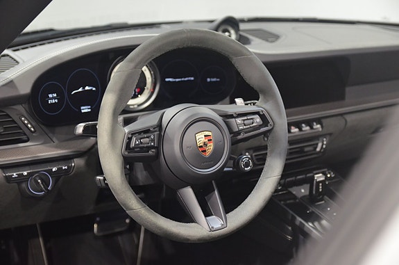 Porsche 911 Targa 4 GTS 14 of 19