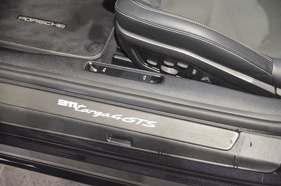 Porsche 911 Targa 4 GTS 18 of 19