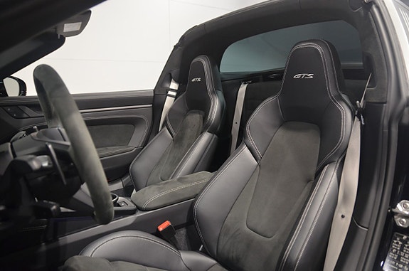 Porsche 911 Targa 4 GTS 11 of 19