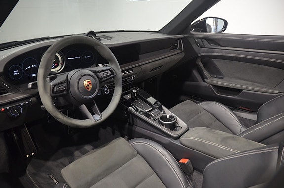 Porsche 911 Targa 4 GTS 12 of 19
