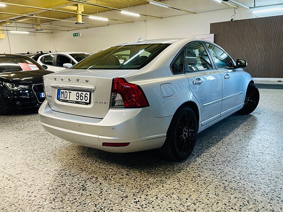 Volvo S40 2 of 5