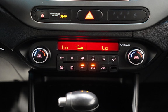 Kia Carens 13 of 21