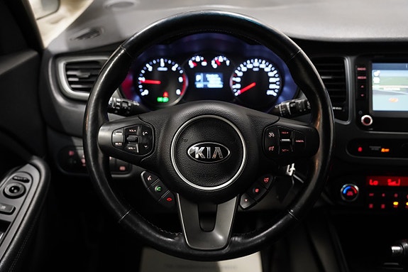 Kia Carens 9 of 21