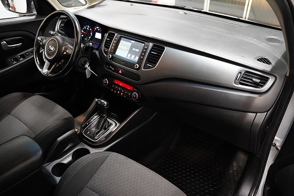 Kia Carens 7 of 21
